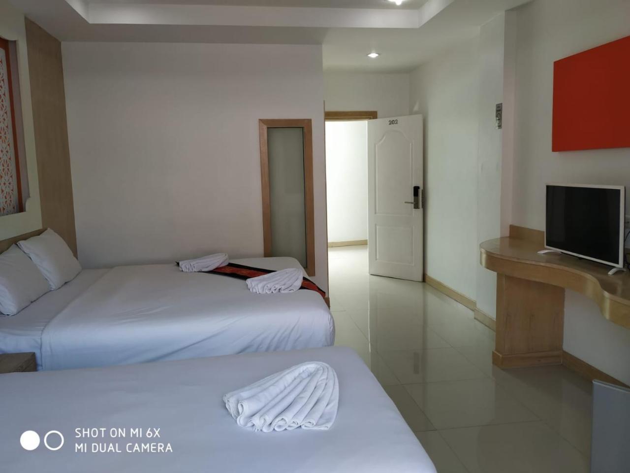 Red Sapphire Hotel Patong Экстерьер фото